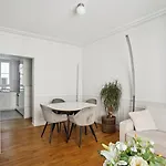 Le Xvie Chic - Paris